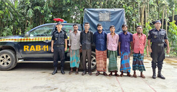 নোয়াখালীতে অস্ত্রসহ ছয় যুবক গ্রেফতার