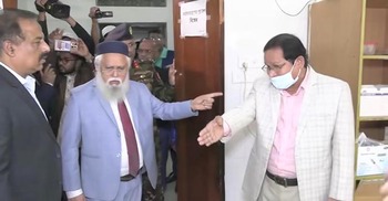 স্বাস্থ্যের ডিজির সঙ্গে তর্কে জড়ানো চিকিৎসককে অব্যাহতি ও শোকজ