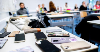 Netherlands to ban mobile phones from classrooms