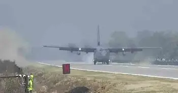 মোদীকে নিয়ে মহাসড়কে নামলো উড়োজাহাজ