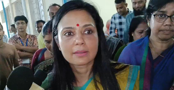 অমিত শাহ’র মাথা কেটে টেবিলে রাখা উচিত: মহুয়া মৈত্র