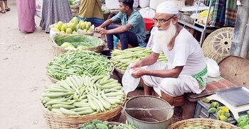 ময়মনসিংহে কমছে সবজি-মুরগির দাম