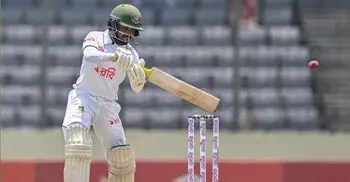 তৃতীয় বাংলাদেশি হিসেবে টেস্টে ৫ হাজারি ক্লাবে মুমিনুল