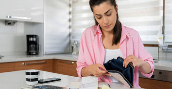 মাস শেষে হাতে টাকা রাখবেন যেভাবে