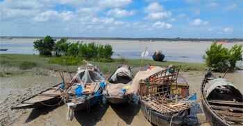বছরজুড়ে নিষেধাজ্ঞার জালে জর্জরিত উপকূলের জেলেরা