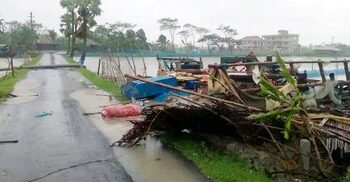 মোংলায় পানিবন্দী ৬০ হাজার মানুষ