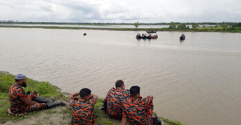 মোংলায় ট্রলারডুবি, জেলে নিখোঁজ