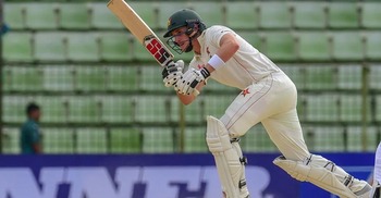 বাংলাদেশের বিপক্ষে অভিষেক, খেলেন দুই দেশের হয়ে, সেই ব্যাটার অবসরে