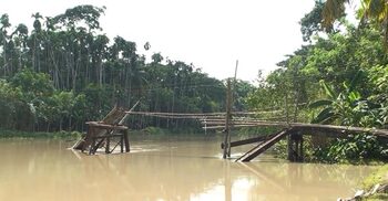 একটি সেতুর জন্য ১০ গ্রামের মানুষের ভোগান্তি