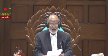 সংসদে সভাপতিত্ব করছেন খন্দকার মোশাররফ