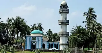 ২৫০ বছরের পুরোনো তিন গম্বুজবিশিষ্ট বড় মসজিদ