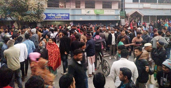 দ্রুতগতিতে মোটরসাইকেল চালানোর সময় ট্রাকচাপায় নিহত ২