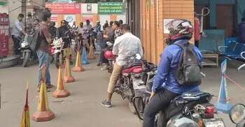 তেল নিতে ঢাকার পাম্পগুলোতে আজও মোটরসাইকেলের দীর্ঘ সারি