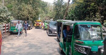 লাউয়াছড়ার পথে তীব্র যানজট, ভোগান্তিতে পর্যটকরা