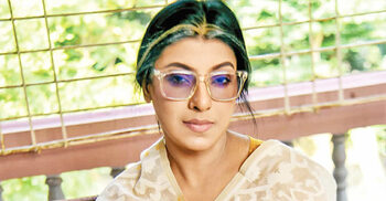 বিজয় দিবসের নাটকে মৌ