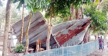 মৌলভীবাজারে কালবৈশাখী ঝড়ে শতাধিক ঘর বিধ্বস্ত, বিদ্যুৎ বিপর্যস্ত