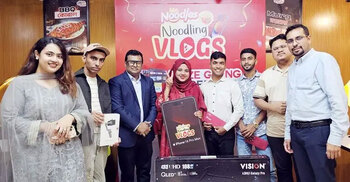 Mr. Noodles awards winners of video making contest