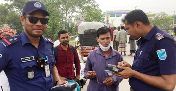 পদ্মা সেতুতে বাইক রেখে ছবি, জরিমানা ৬ হাজার টাকা