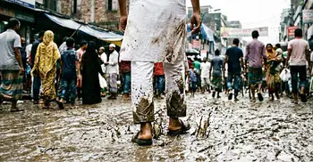 সাদা কাপড়ে কাদার ছিটার দাগ তুলবেন কীভাবে