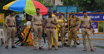 মুম্বাইজুড়ে বোমা হামলার হুমকি, আতঙ্কে বাসিন্দারা