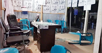 নৌকার ক্যাম্পে স্বতন্ত্রের গুলি, পাল্টা হামলায় আহত ১