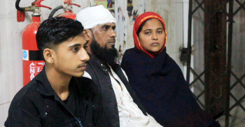 নৌকার সমর্থকের বাড়িতে হামলা, আহত ৪