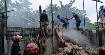 মুন্সিগঞ্জে পাটের গুদামে আগুন