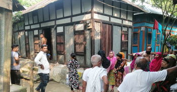 প্রবাসীর বাড়িতে হামলা-লুটপাটের অভিযোগ, আহত ৩