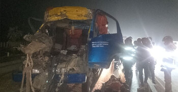 ঢাকা-মাওয়া এক্সপ্রেসওয়েতে পিকআপের নিয়ন্ত্রণ হারিয়ে নিহত ২