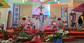 মুন্সিগঞ্জের খ্রিষ্টান পল্লিতে উৎসবের আমেজ, সমবেত প্রার্থনা