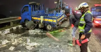 ঢাকা-মাওয়া এক্সপ্রেসওয়েতে বাসের ধাক্কায় পিকআপচালক নিহত