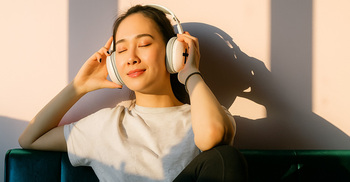 নিয়মিত গান শুনলে শরীর ও মন থাকবে ভালো