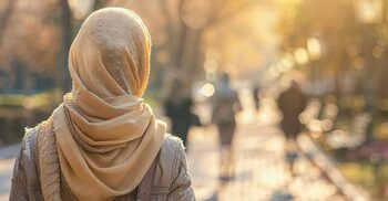 ফরজ গোসলে নারীদের লম্বা চুল কতটুকু ধুতে হবে?