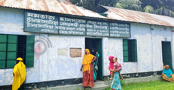 খুঁড়িয়ে চলছে রিকশাচালকের ‘মমতাজ হাসপাতাল’