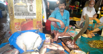 বৃষ্টিতে ময়মনসিংহে দাম বেড়েছে সবজি-মাছের
