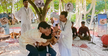 ফরিদা পারভীনের স্মরণানুষ্ঠানে চুল কেটে প্রতীকী প্রতিবাদ