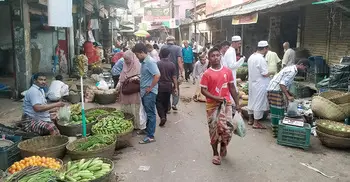 ময়মনসিংহে সবজিতে স্বস্তি, মুরগির দামে ক্ষুব্ধ ক্রেতারা
