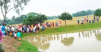 পুকুরপাড় থেকে ব্যবসায়ীর গলাকাটা মরদেহ উদ্ধার
