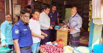 অভিযানের খবরে অর্ধেকে নামলো পেঁয়াজের দাম