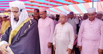 নিজ এলাকায় ঈদের নামাজ আদায় করলেন শিল্পমন্ত্রী