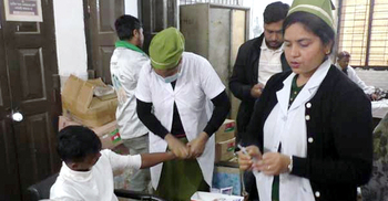 চুরি করে খেজুরের রস খেয়ে ৫ শিক্ষার্থী হাসপাতালে