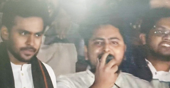 শাহবাগে ছাত্র-জনতার বিক্ষোভে যোগ দিলেন নাহিদ-আসিফ