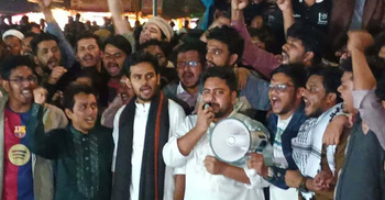 শাহবাগে ছাত্র-জনতার বিক্ষোভে যোগ দিলেন নাহিদ-আসিফ