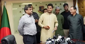 বিসিবি থেকে পুরো ১ কোটি ১০ লাখ টাকা বুঝে পেলেন নাঈম শেখ