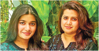 প্রথমবার একসঙ্গে গাইলেন মা-মেয়ে