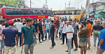 চালককে ছাত্রদল নেতার মারধর, দূরপাল্লার বাস চলাচল বন্ধ