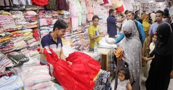 জমে উঠেছে নওগাঁর ঈদ বাজার