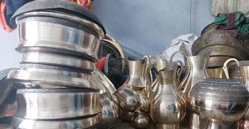 নওগাঁর কাঁসা-পিতল শিল্পে দুর্দিন