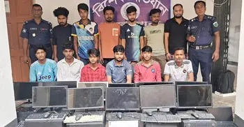 নওগাঁয় অনলাইন জুয়ার আস্তানায় অভিযান, গ্রেফতার ১৫
