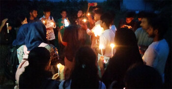 কোটা আন্দোলনে নিহতদের স্মরণে নওগাঁয় মোমবাতি প্রজ্বলন